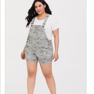 Torrid camo overall shorts size 18